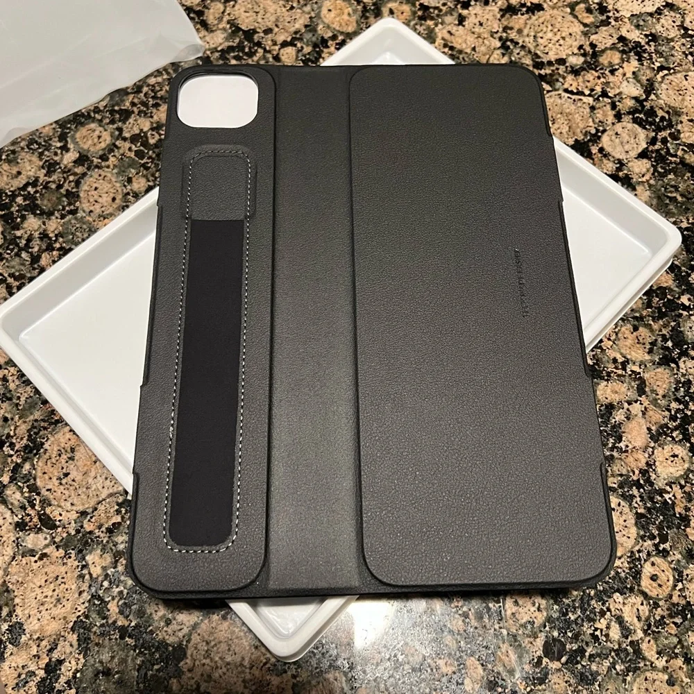 ESR Black Magnetic iPad Pro 11 inch (2022/2021/2020/2018) Case BNIB